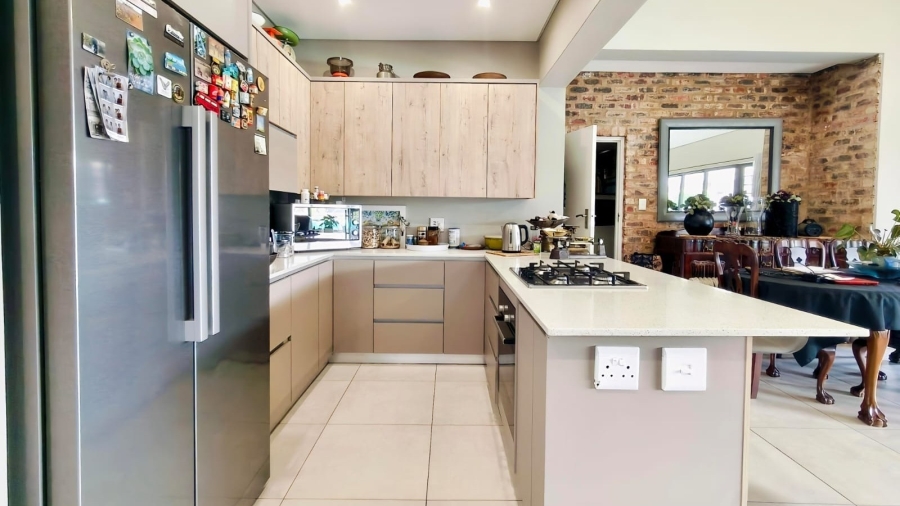 3 Bedroom Property for Sale in Van Der Hoff Park North West